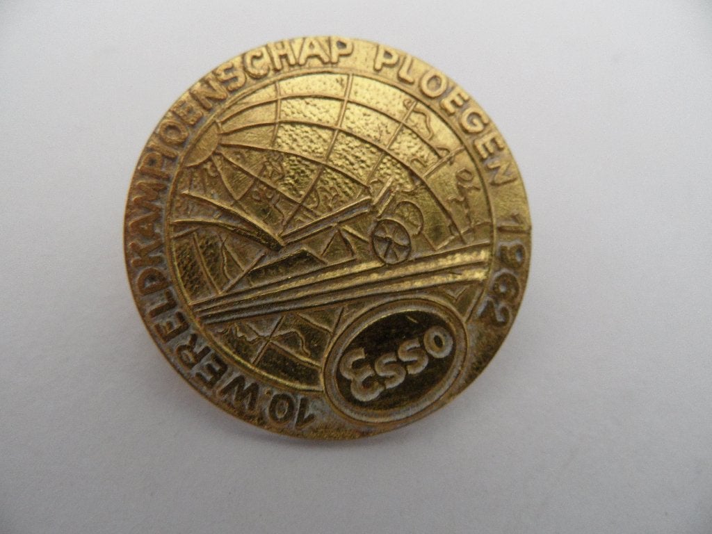 Esso wereldkampioenschappen landbouw ploegen 1962 speld, Verzenden, Gebruikt, Merk, Speldje of Pin