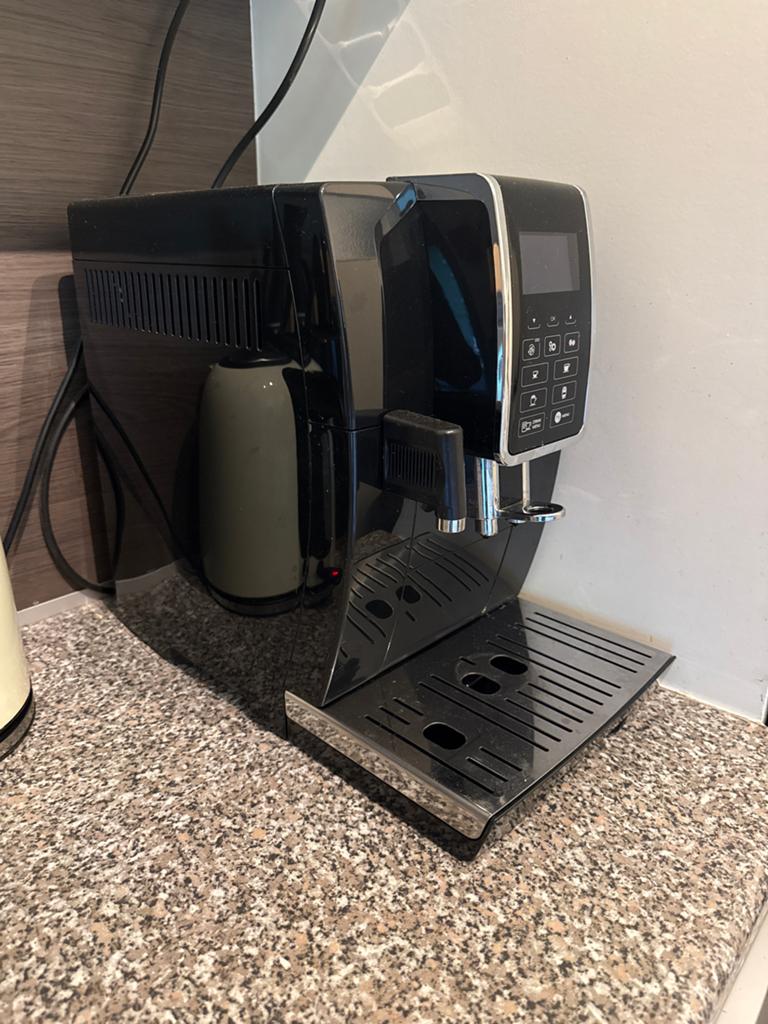 De'Longhi Dinamica ECAM 350.55.B Volautomatische Espressomac, Witgoed en Apparatuur, Koffiezetapparaten, Ophalen, Afneembaar waterreservoir