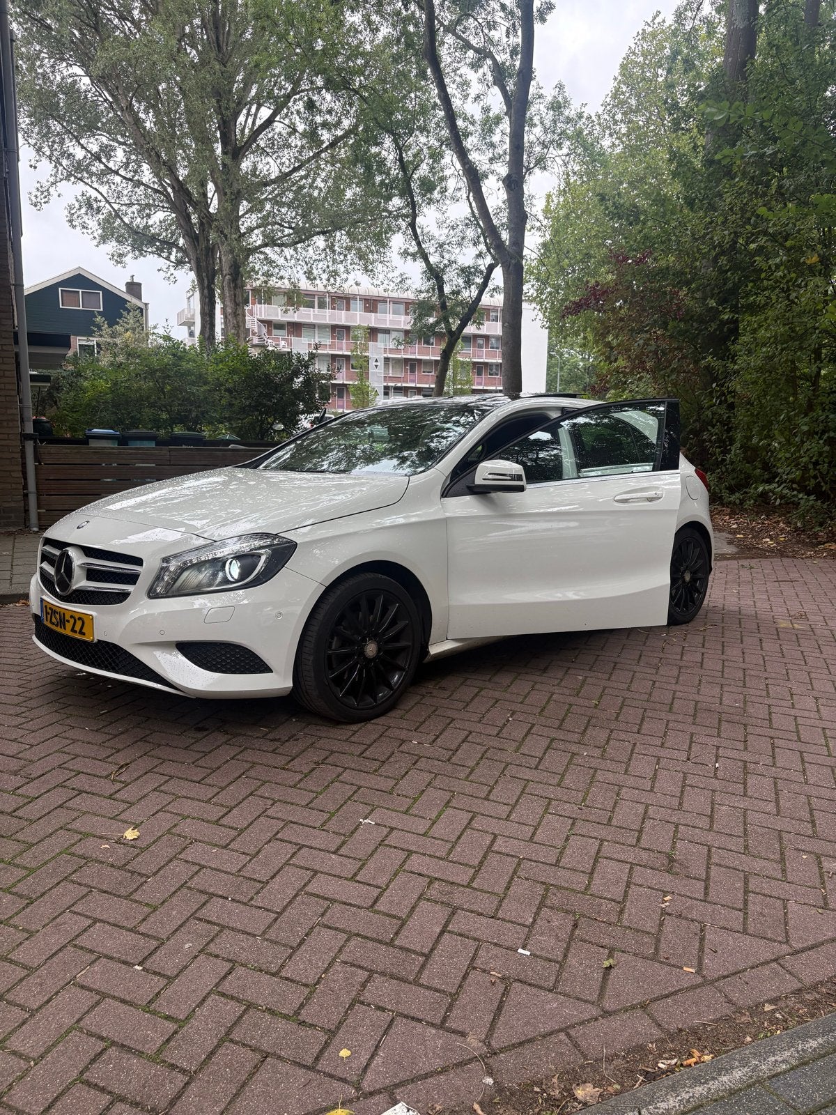 Mercedes-Benz A-Klasse 1.6 A180 2015 AUT Dealer Pano, Auto's, 1295 kg, 4 cilinders, 1200 kg, Particulier