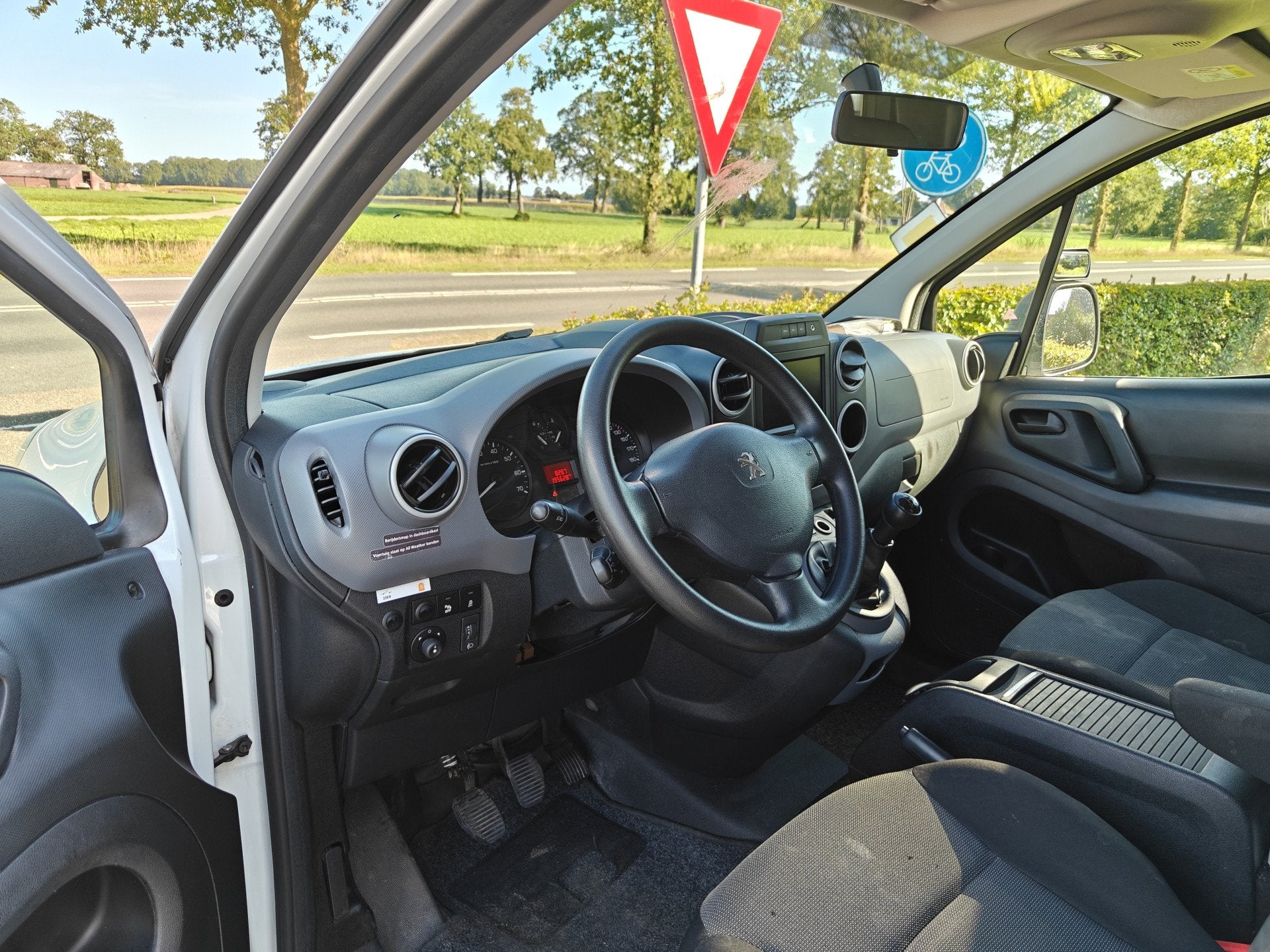 Peugeot Partner 120 1.6 BlueHDi 100 L1 Première AIRCO/NAVI, Voorwielaandrijving, 4 cilinders, Origineel Nederlands, Bedrijf