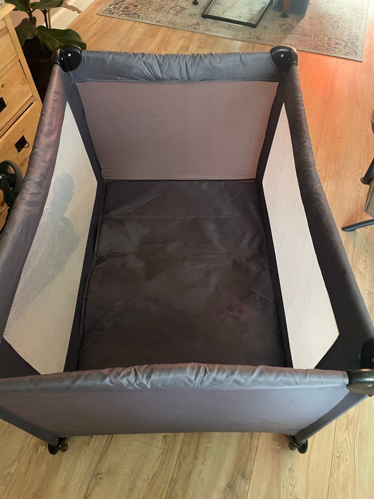 Bambino baby  / bed/box - Grijs, Ophalen, Gebruikt, Rechthoekig, Wieltjes