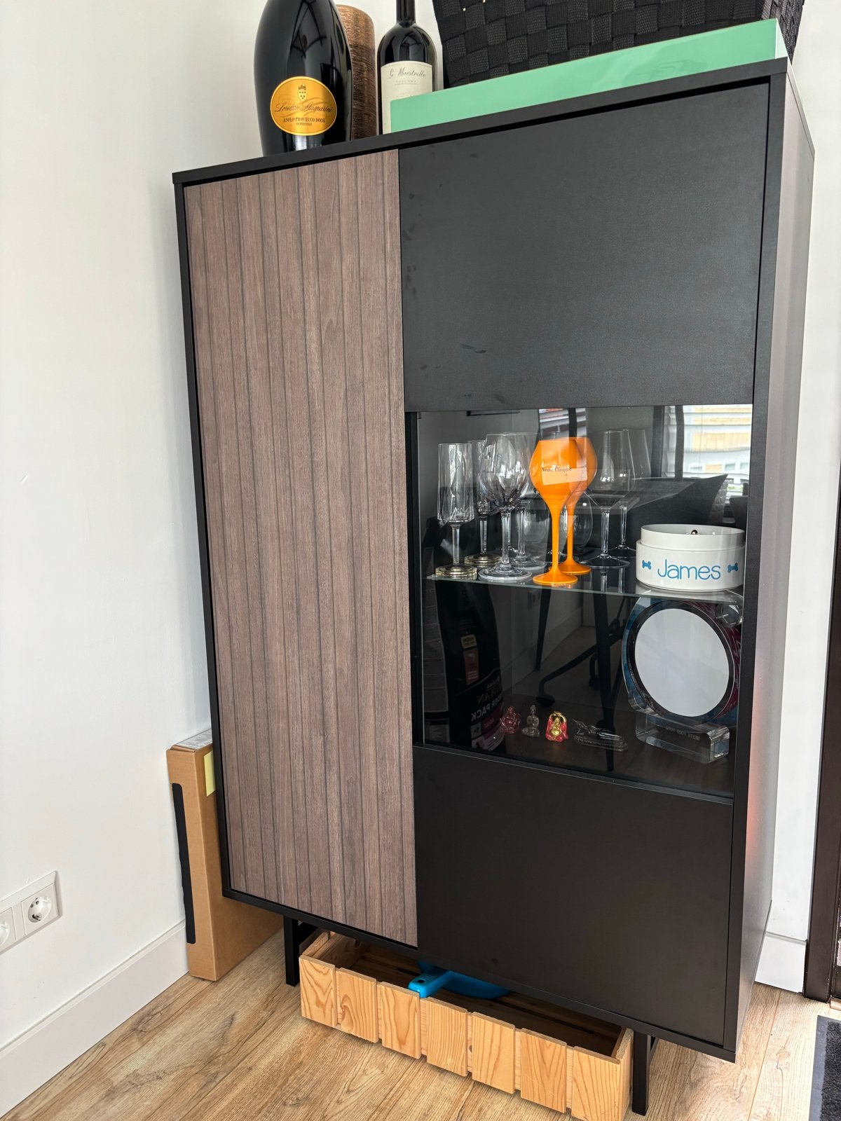 Vitrinekast (2024) met veel opbergruimte (140 cm), Ophalen, Glas, 100 tot 150 cm, 50 tot 100 cm