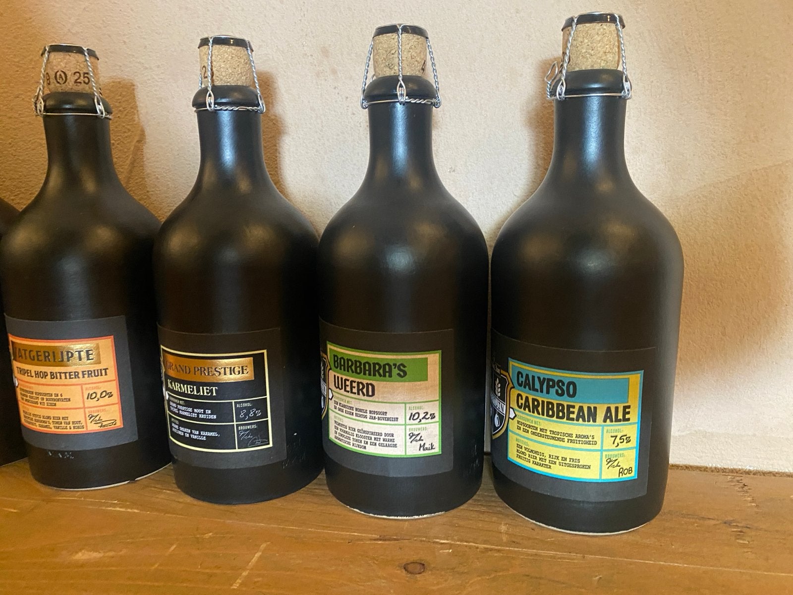 Collectie van 18 unieke bierflessen met beugeldop, Ophalen, Flesje(s), Hertog Jan