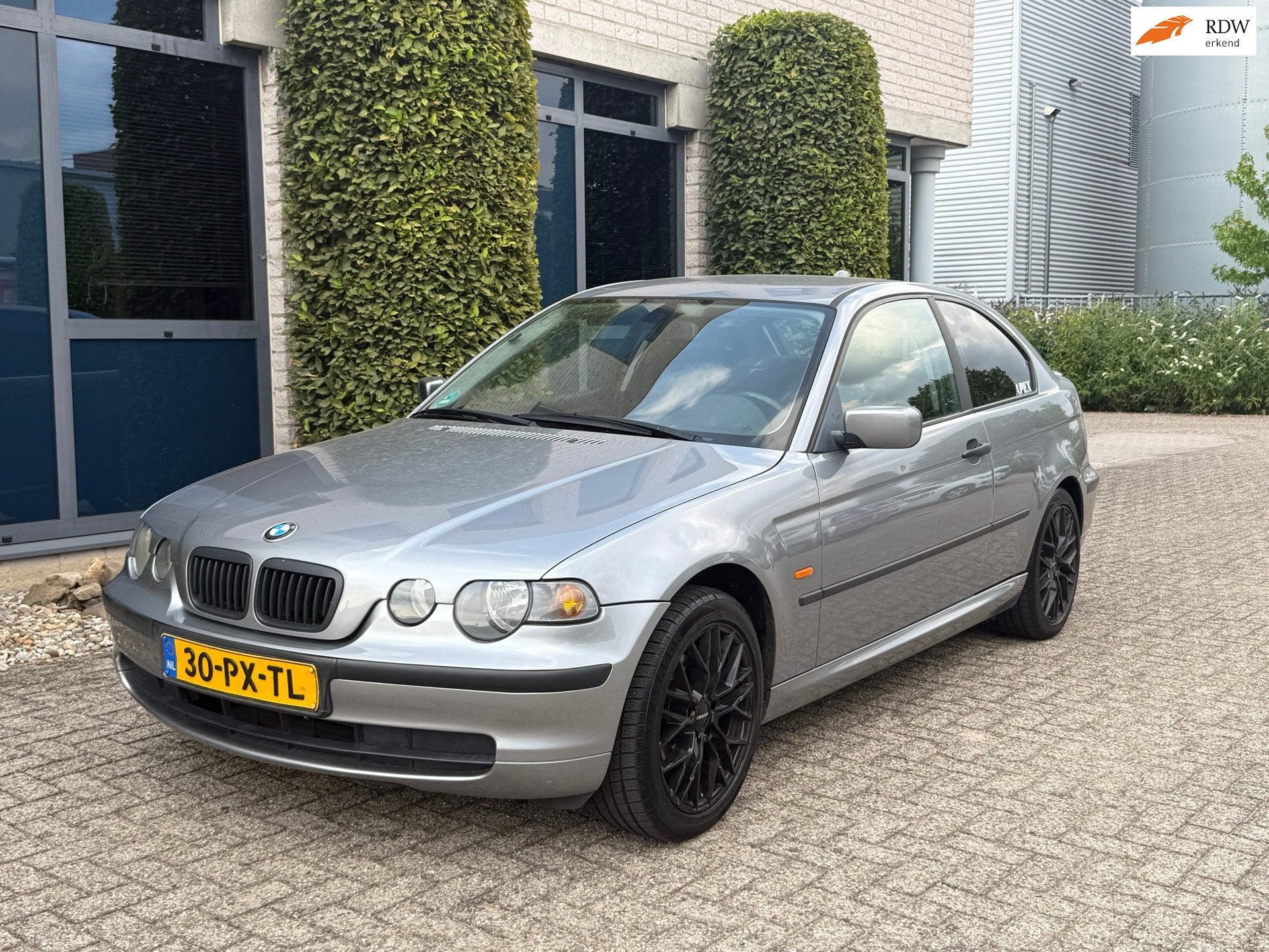 BMW 3-serie Compact 316ti Black&Silver |Nieuwe APK|, Auto's, BMW, 4 cilinders, Bedrijf, Handgeschakeld, Zilver of Grijs