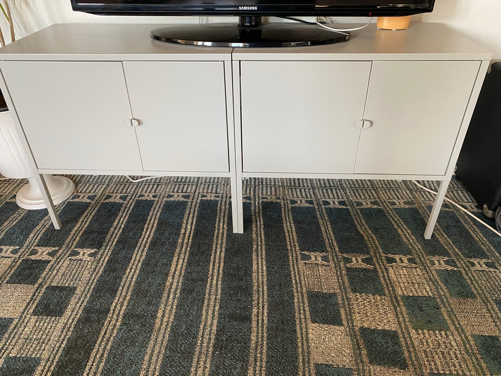 Grijze, metale, tv-meubels/kastjes. 2x2 deuren. Ikea, Huis en Inrichting, Ophalen, Gebruikt, 50 tot 100 cm, Minder dan 100 cm