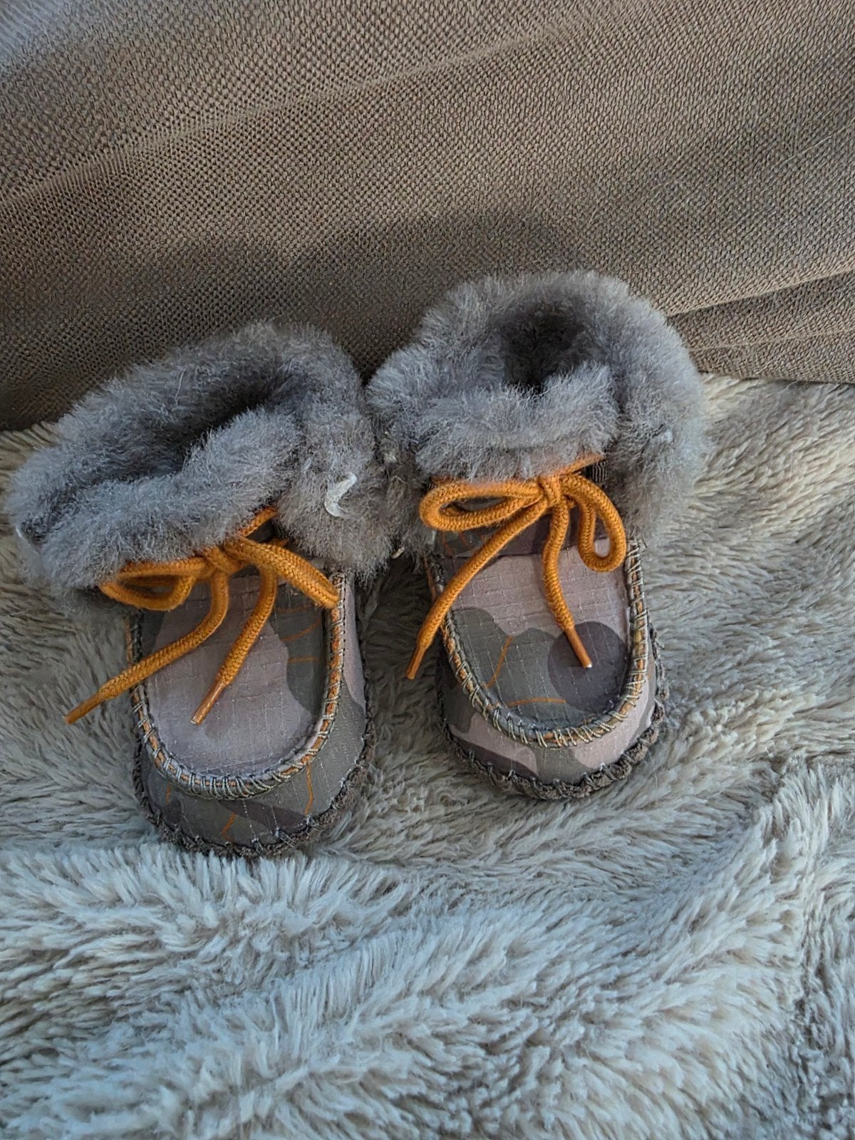 Ugg slofjes maat 16 (EU) - Zo goed als nieuw, Jongetje of Meisje, Ophalen of Verzenden, Zo goed als nieuw, Slofjes