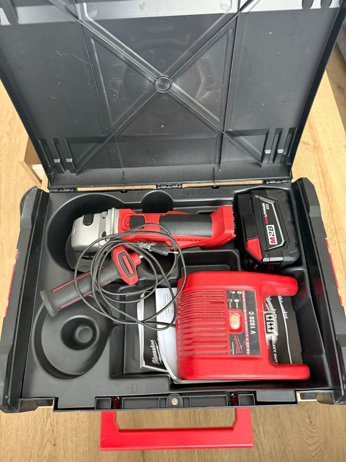 Milwaukee slijptol M28 REDLITHIUM XC, compleet in koffer, Ophalen of Verzenden, Nieuw, Haakse handslijpmachine