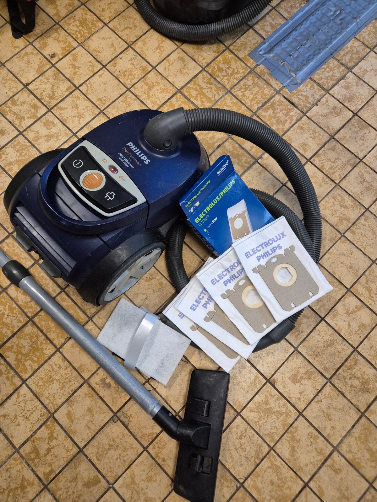Philips Performer Compact Stofzuiger met Stofzakken, Stofzak, Inclusief accessoires, Gebruikt, Philips