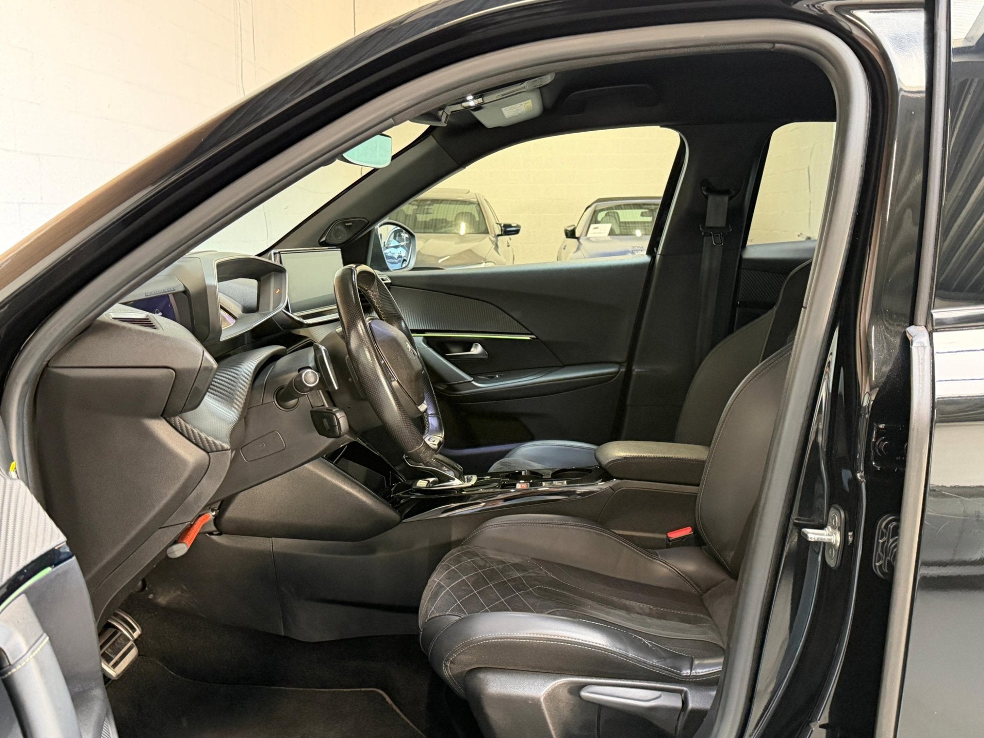 Peugeot 2008 1.2 PureTech GT Pack - Stoelverwarming - Trekha, Auto's, Peugeot, Gebruikt, 1199 cc, Zwart, Origineel Nederlands