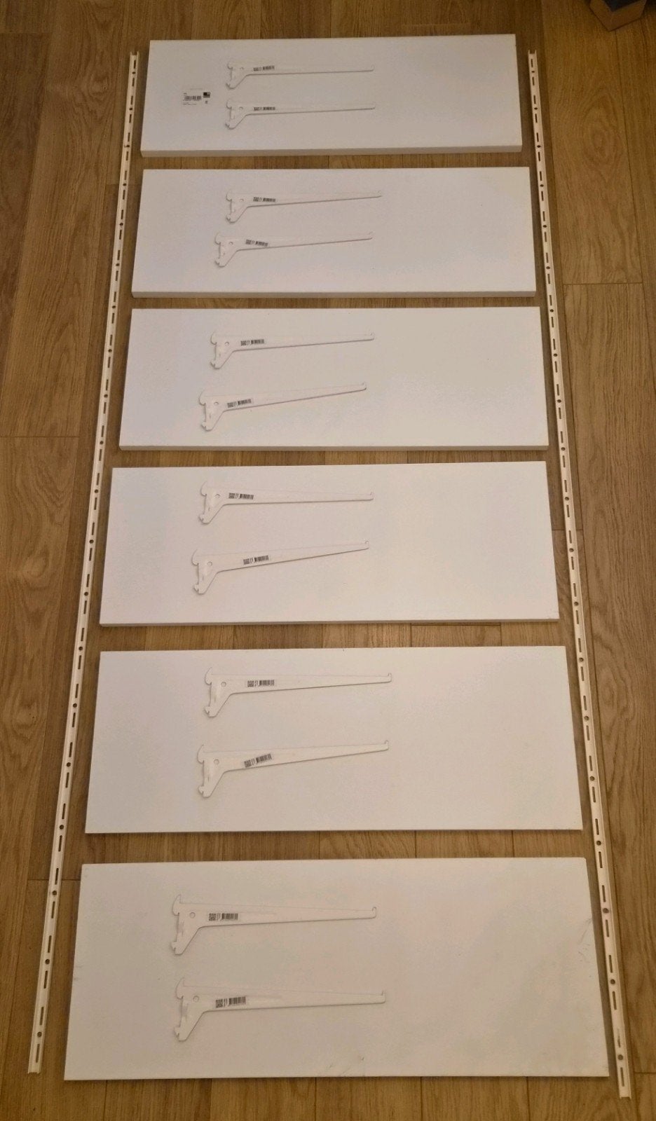 6 wandplanken wit, met plankdragers en wandrails, Ophalen, Gebruikt