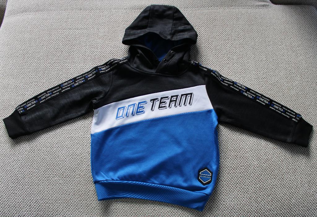 Hoodie van we 98/104, Kinderen en Baby's, Kinderkleding | Maat 98, Gebruikt, Trui of Vest, Ophalen of Verzenden, We Fashion