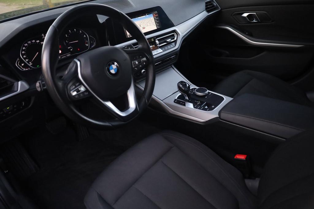 BMW 3-serie Touring 318i High Executive Aut. | Zomer + Winte, Automaat, 1998 cc, Gebruikt, 1545 kg