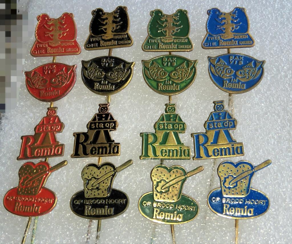 16 Vintage Remia Speldjes, Verzamelen, Speldjes, Pins en Buttons, Gebruikt, Speldje of Pin, Merk, Ophalen of Verzenden
