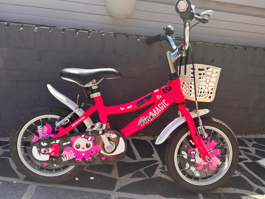 Mooie roze kinderfiets met zijwieltjes en mandje, Fietsen en Brommers, Zijwieltjes, Gebruikt, Velgrem, Ophalen of Verzenden
