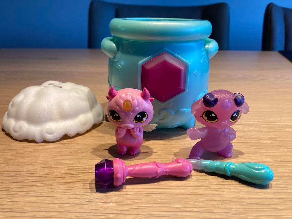Magic mixies toverketel compleet met 2 poppetjes, Verzamelen, Poppetjes en Figuurtjes, Zo goed als nieuw, Ophalen of Verzenden