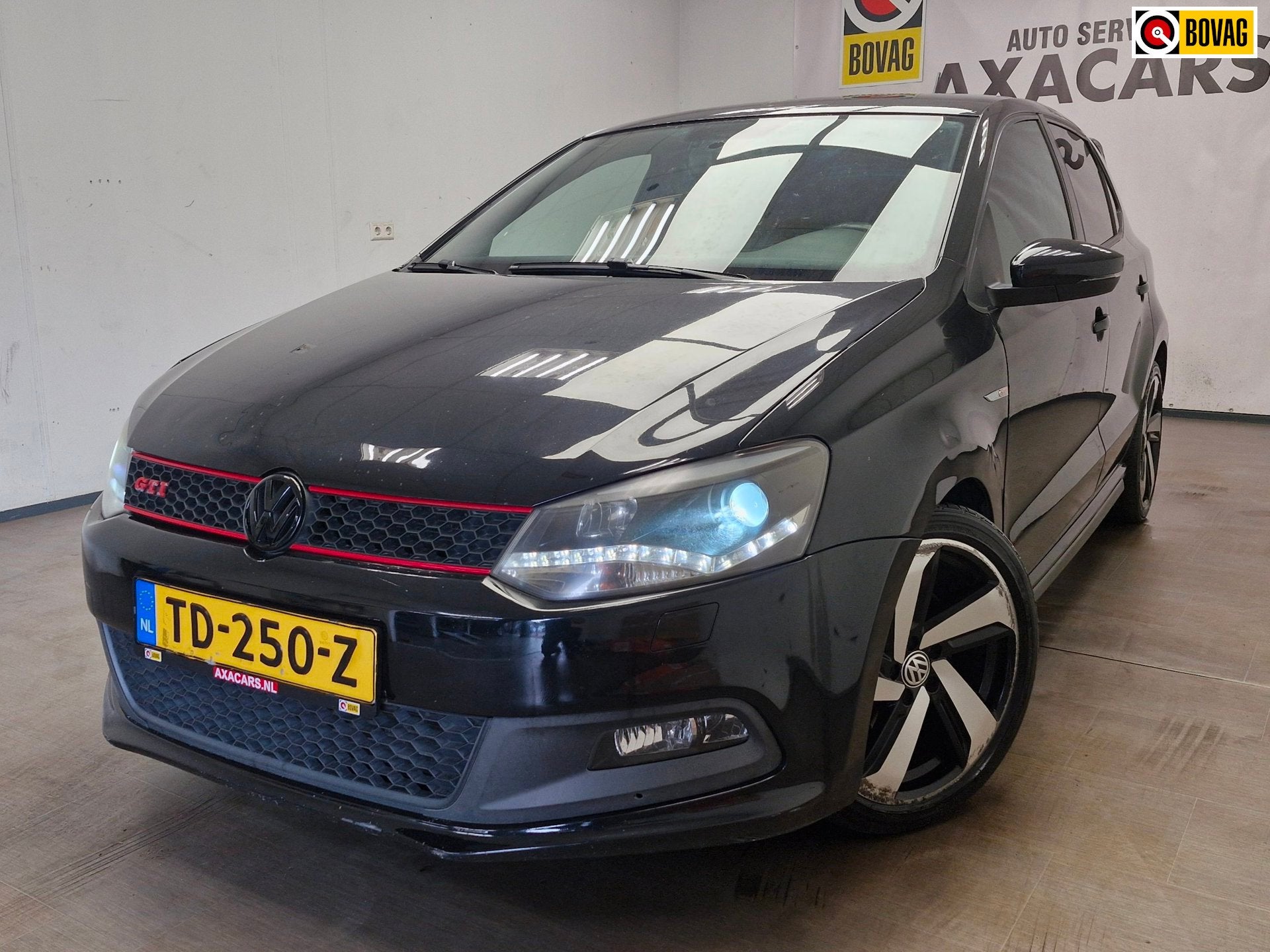 Volkswagen Polo 1.4 TSI GTI AIRCO ! AUTOMAAT ! APK ! RIJD GO, Auto's, Euro 5, 4 cilinders, Zwart, 630 kg
