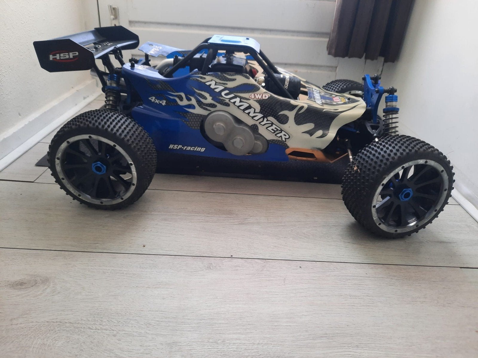 32cc benzien auto 4x4, Ophalen of Verzenden, Overige schalen