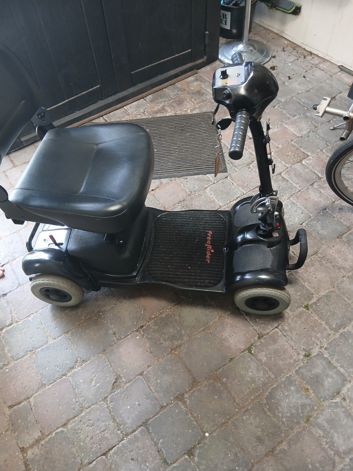 Te koop mooie en goede scootmobiel met.een actieradius  15km, Diversen, Brommobielen en Scootmobielen, 10 km/u of minder, Gebruikt