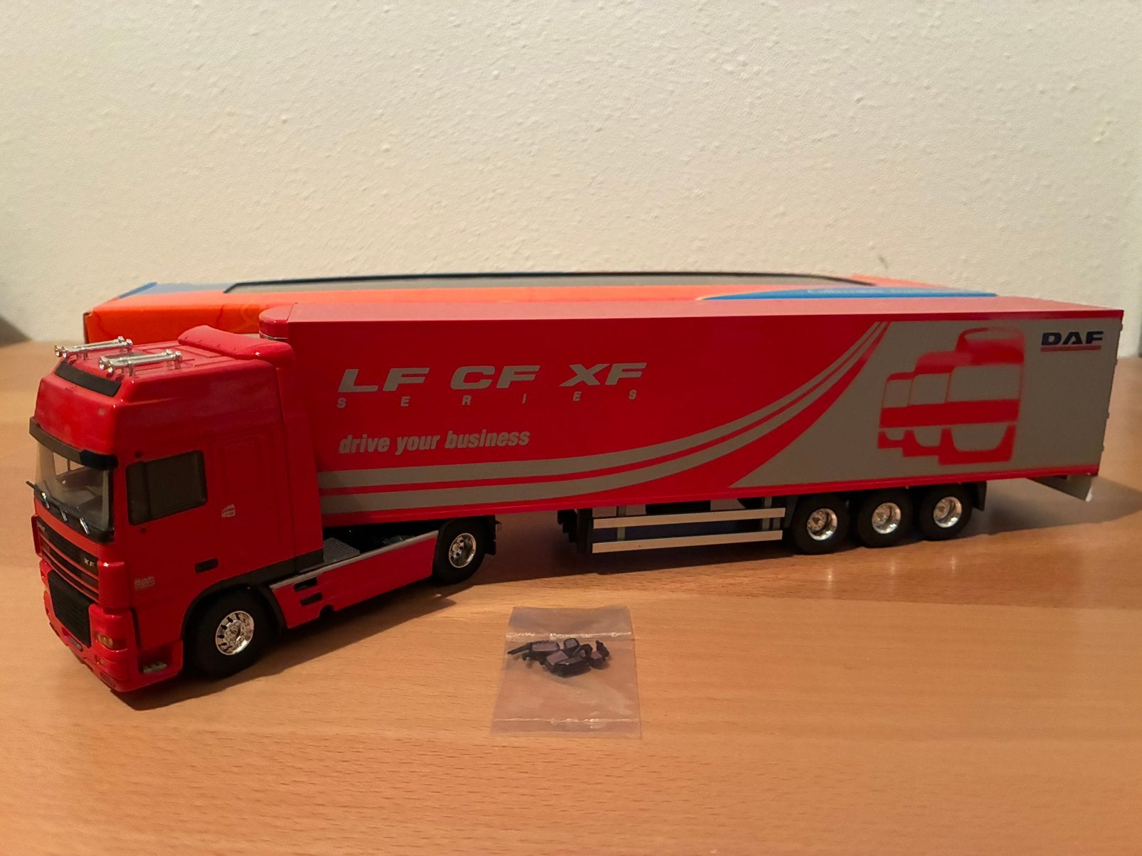 Tekno DAF XF met oplegger DAF Demo, Ophalen of Verzenden, Zo goed als nieuw, Bus of Vrachtwagen, Tekno
