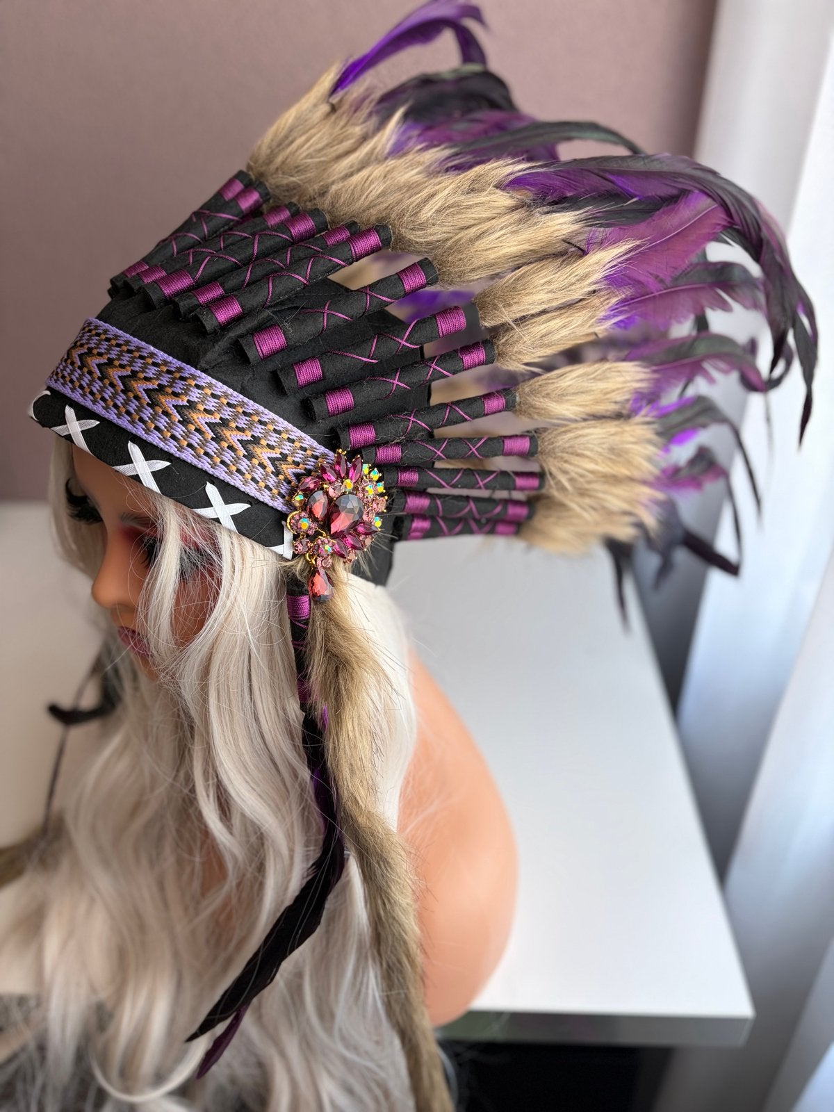 Unieke Indianen hoofdtooi met paarse accenten, Ophalen of Verzenden, Nieuw, Carnaval, Accessoires