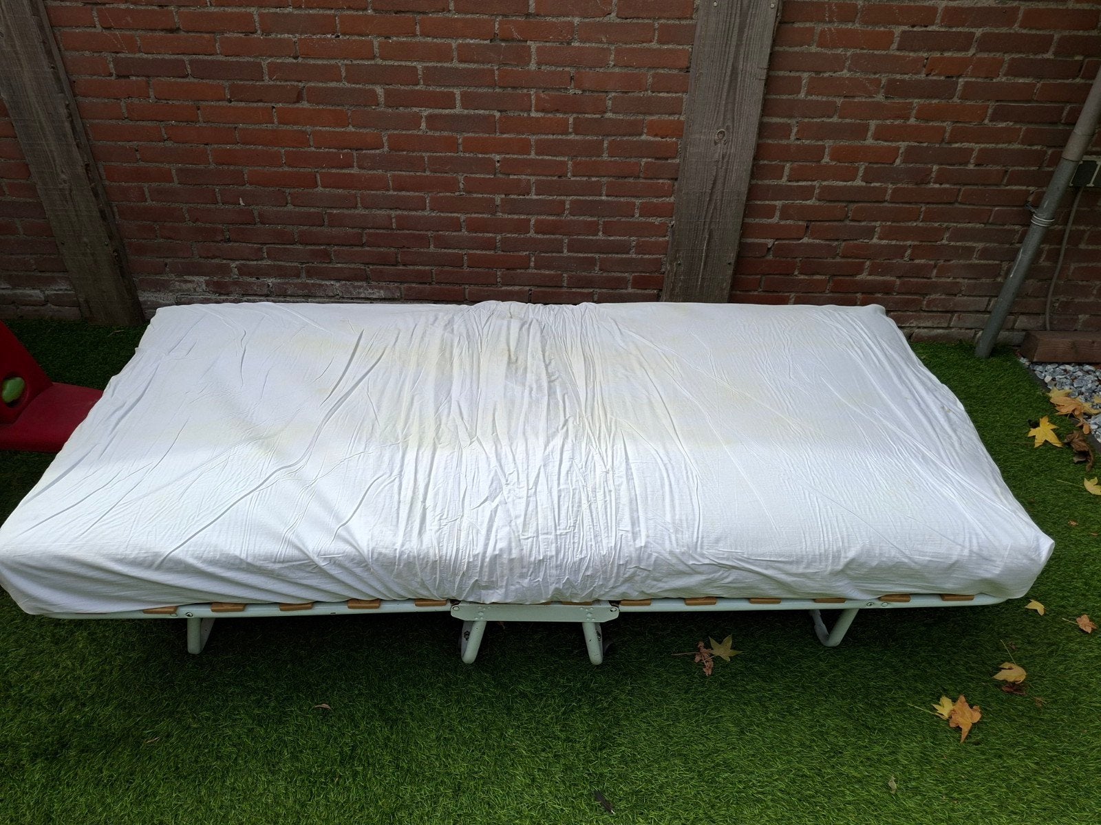 Opvouwbaar logeerbed met matras - Ideaal voor gasten, Huis en Inrichting, Slaapkamer | Bedden, Ophalen, Gebruikt, 90 cm, Eenpersoons