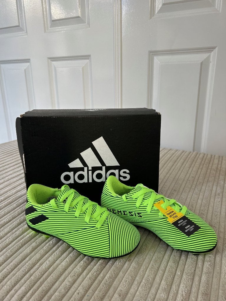 Groene Adidas voetbal schoenen voetbalschoenen maat 28 NIEUW, Maat XS of kleiner, Nieuw, Bal, Ophalen of Verzenden