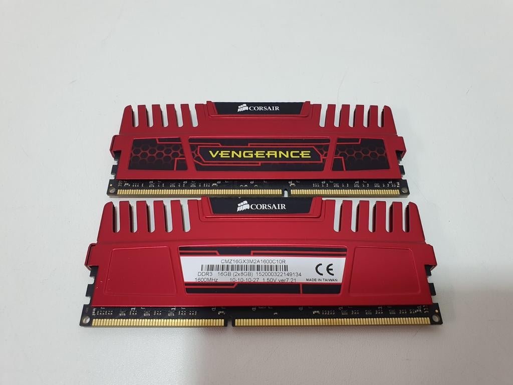 Corsair Vengeance DDR3 16GB (2x8GB) 1600MHz - Rood, ., DDR3, Ophalen of Verzenden, Zo goed als nieuw