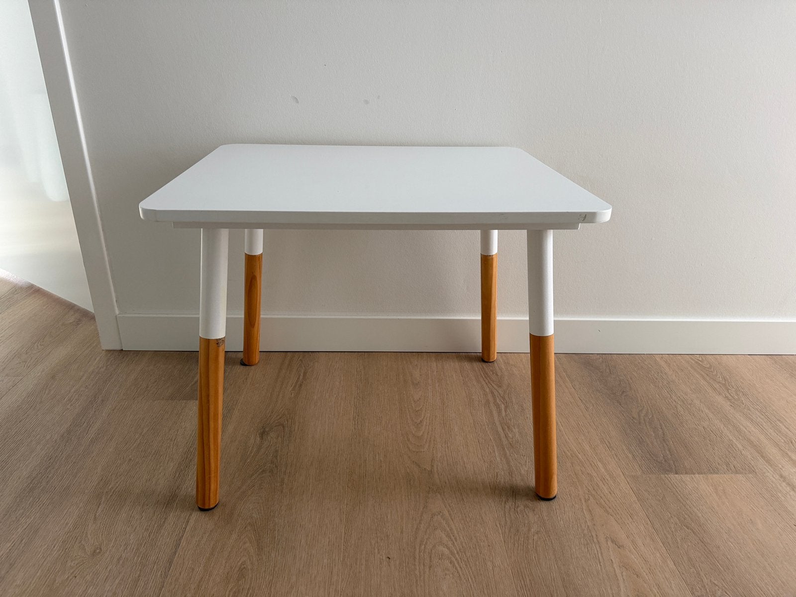 Leuk kindertafeltje voor kinderkamer / speelhoek, Kinderen en Baby's, Kinderkamer | Tafels en Stoelen, Ophalen, Gebruikt, Tafel(s)