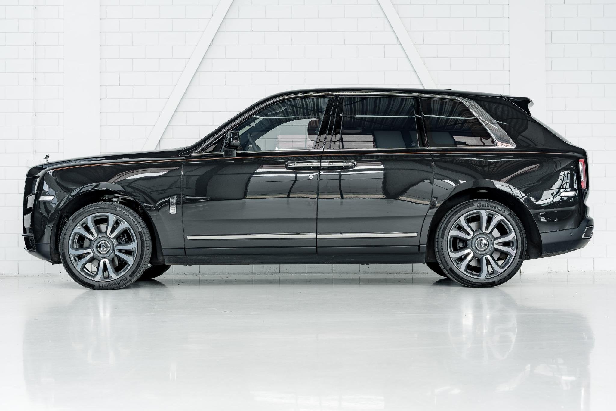 Rolls-Royce Cullinan | Bespoke | 4 Seats | Glass Partition |, Auto's, Stof, Gebruikt, Euro 6, 12 cilinders