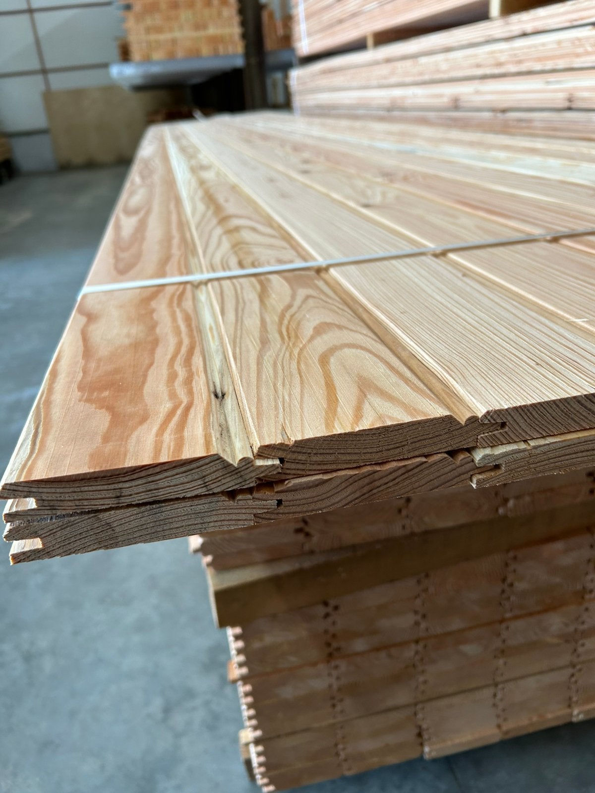 Douglas / Lariks kraaldelen 18x100mm werkend, Ophalen, Nieuw, 250 cm of meer, Planken