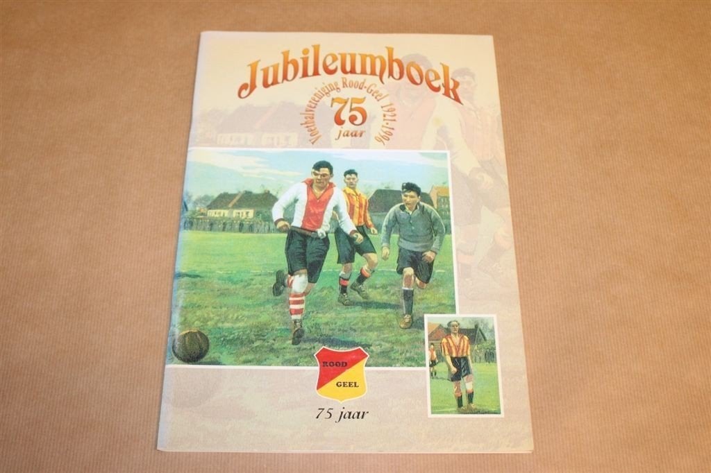 Jubileumboek - 75 jaar Voetbalvereniging Rood Geel, Boeken, Geschiedenis | Stad en Regio, Ophalen of Verzenden, Zo goed als nieuw