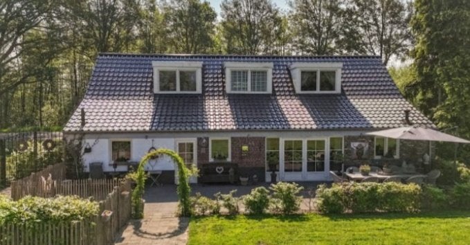 Prachtige gerenoveerde boerderij met 2xloodsen en grote tuin, Huizen en Kamers, Limburg, 2200 m², Kessel, 4 kamers