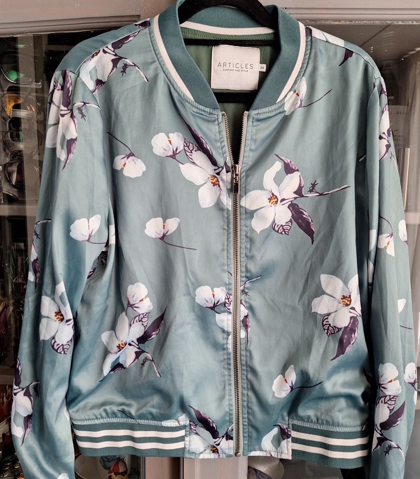 "Satijnen" jack met bloemen mt 36, Kleding | Dames, Ophalen of Verzenden, Zo goed als nieuw, Maat 36 (S)