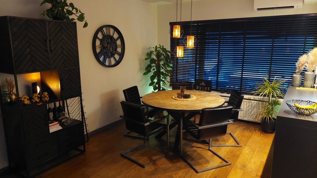 Ronde eettafel en salontafel visgraat met zwarte matrix poot, Huis en Inrichting, Tafels | Eettafels, Rond, Zo goed als nieuw