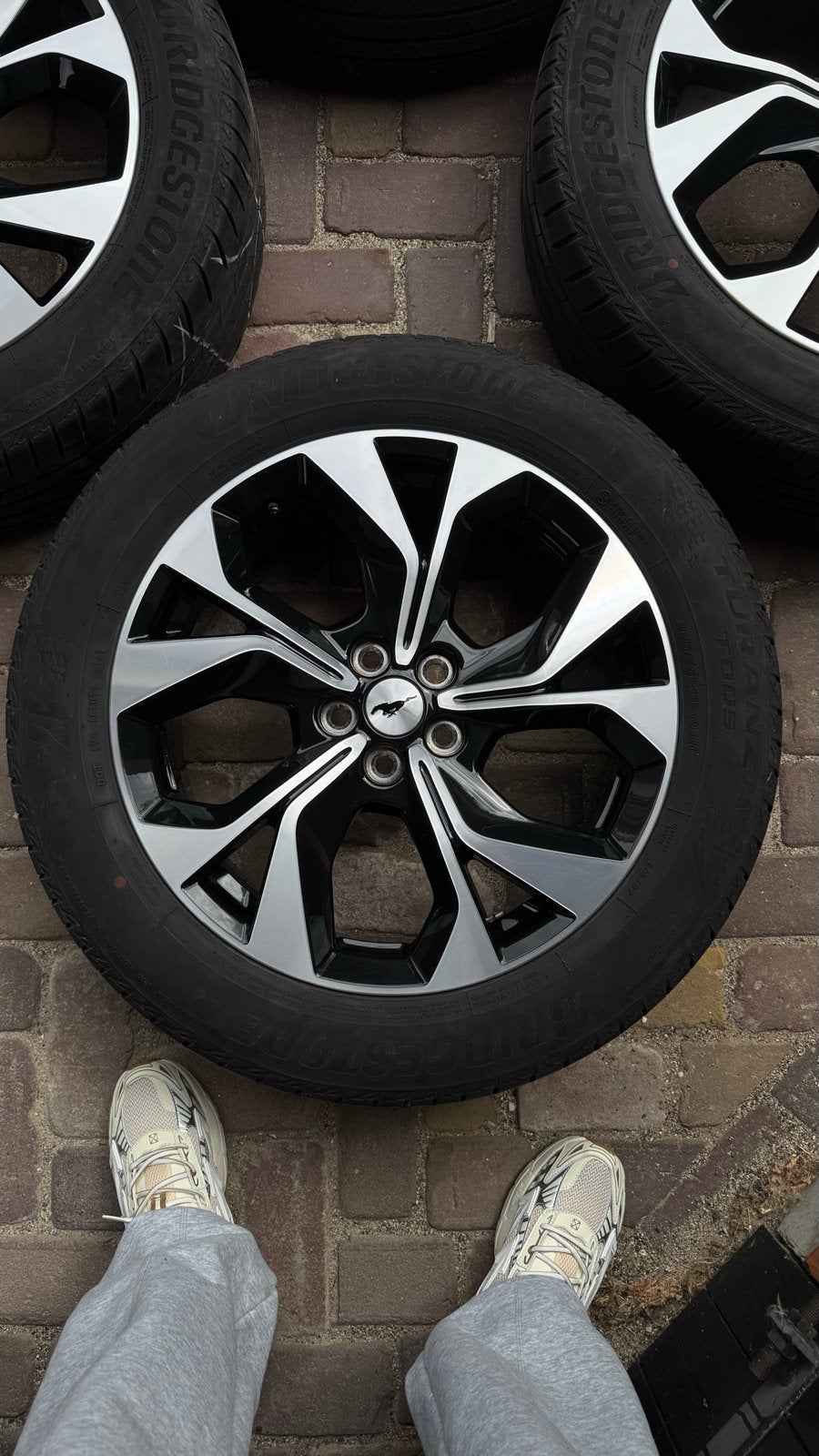 Set van 4 Ford Mustang Mach-E 19 inch velgen met banden, Gebruikt, Banden en Velgen, Personenwagen, Ophalen