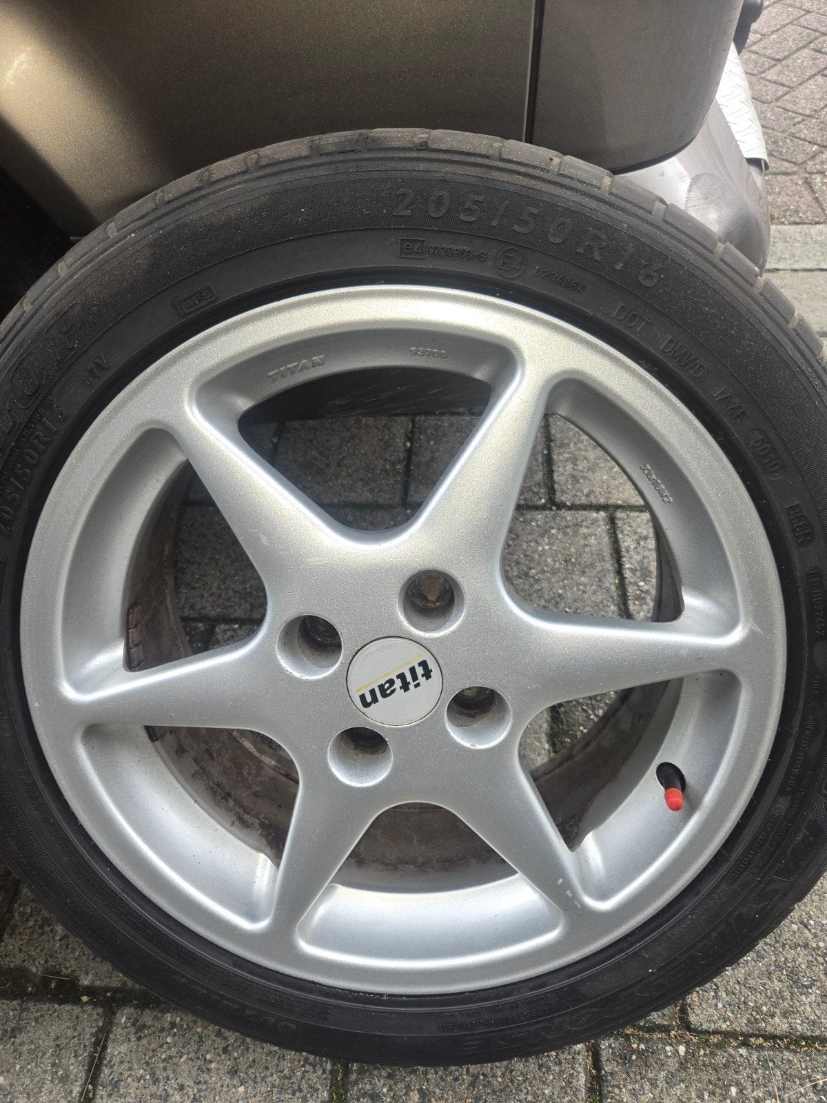 Titan 16 inch velgen met zomerbanden 205/50R16, Auto-onderdelen, Gebruikt, 16 inch, Banden en Velgen, Personenwagen