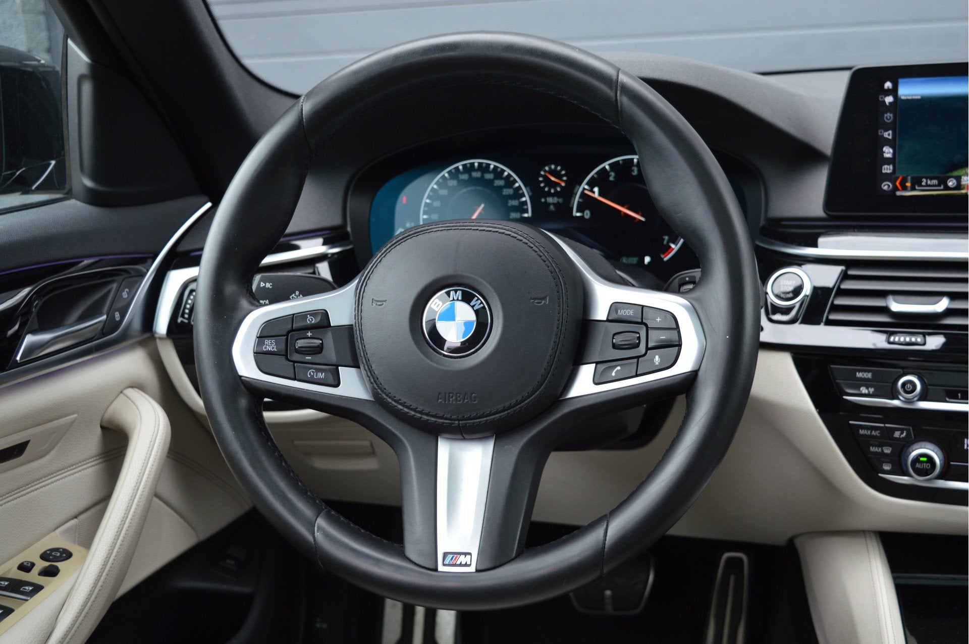 Foto 25 van BMW 5 Serie Touring 520i High Executive | M-PAKKET | PANO |
