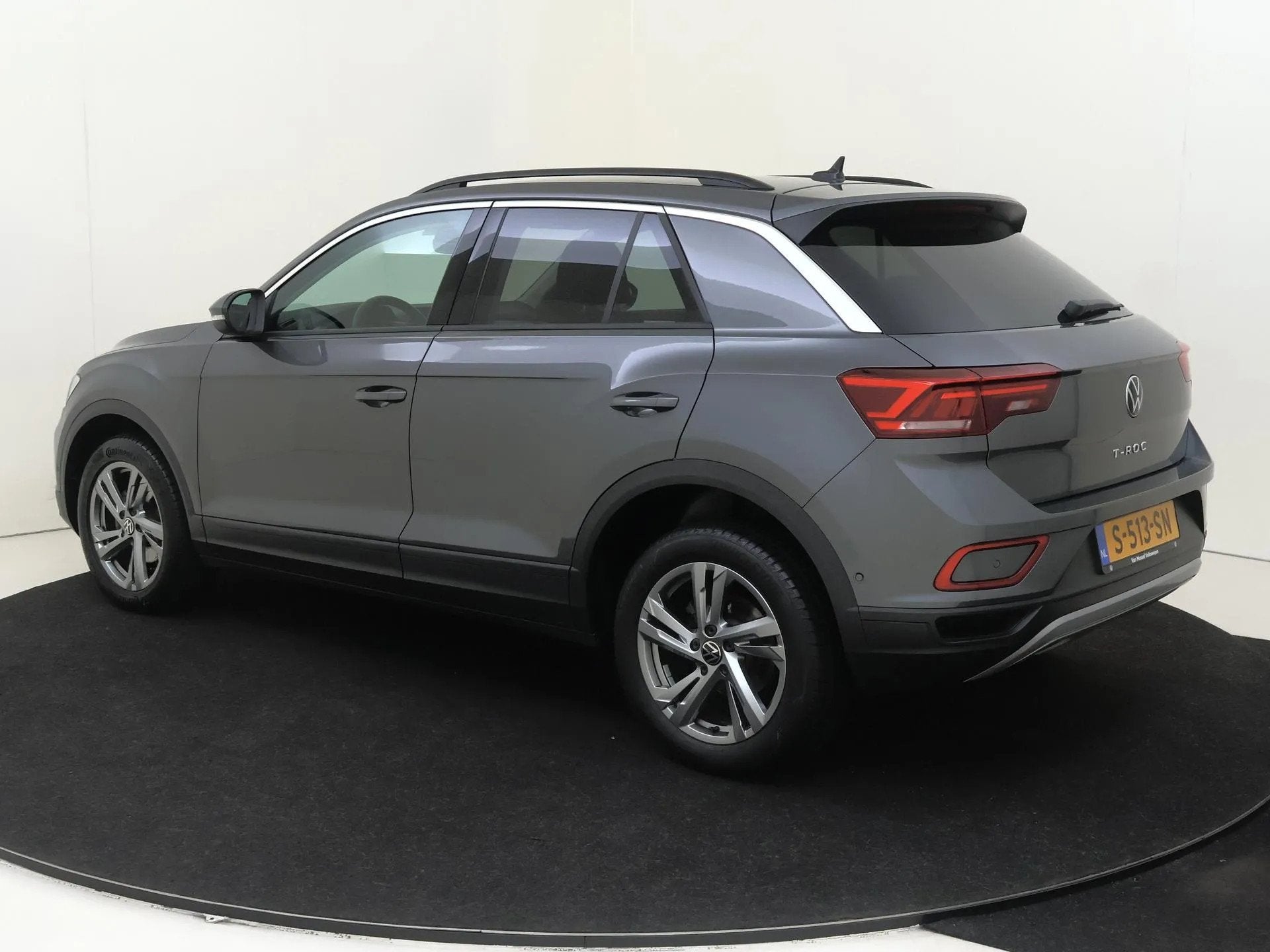 Volkswagen T-Roc 1.0 TSI Life 75 Edition (bj 2023), Gebruikt, Origineel Nederlands, Bedrijf, 3 cilinders