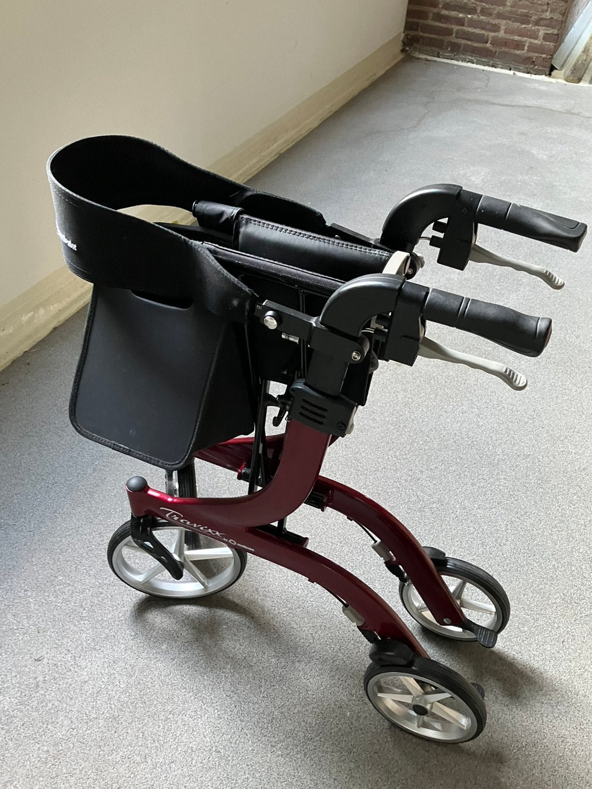 Te koop zeer nette travixx rollator weinig gebruikt maat S, Diversen, Rollators, Ophalen of Verzenden, Opvouwbaar, Zo goed als nieuw