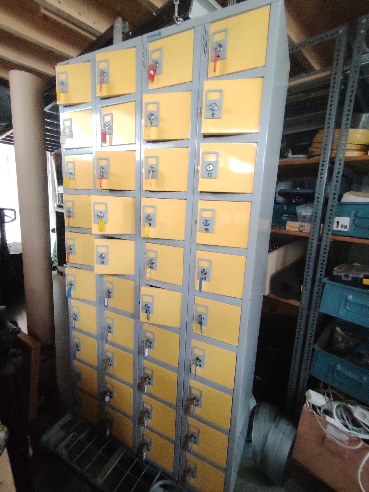 Grote locker met 40 vakken, geel en grijs, Ophalen, Gebruikt, Industrieel, Functioneel