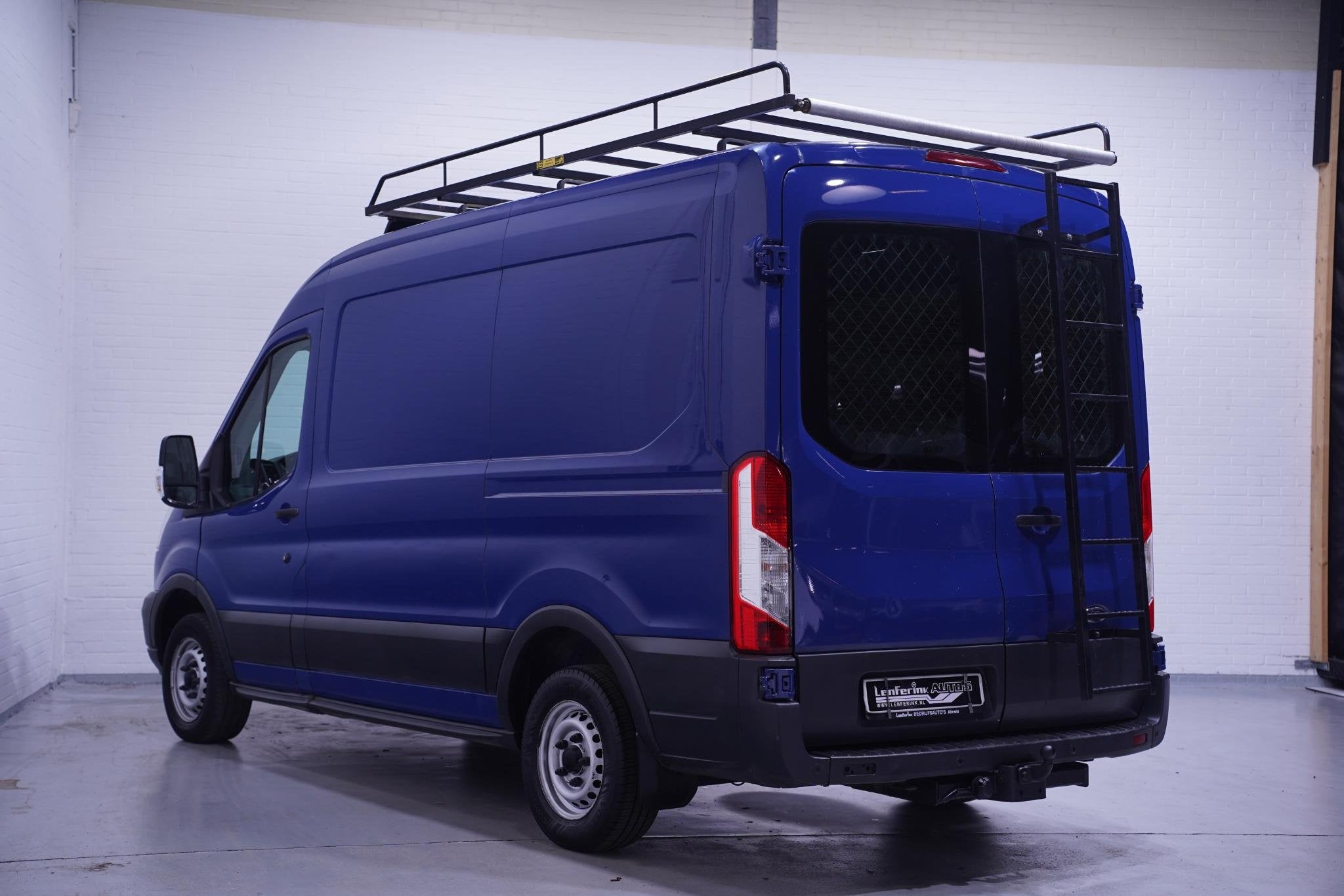 Foto 3 van Ford Transit 2.2 TDCI 100 pk L2H2 Imperiaal met Trap, PDC V+