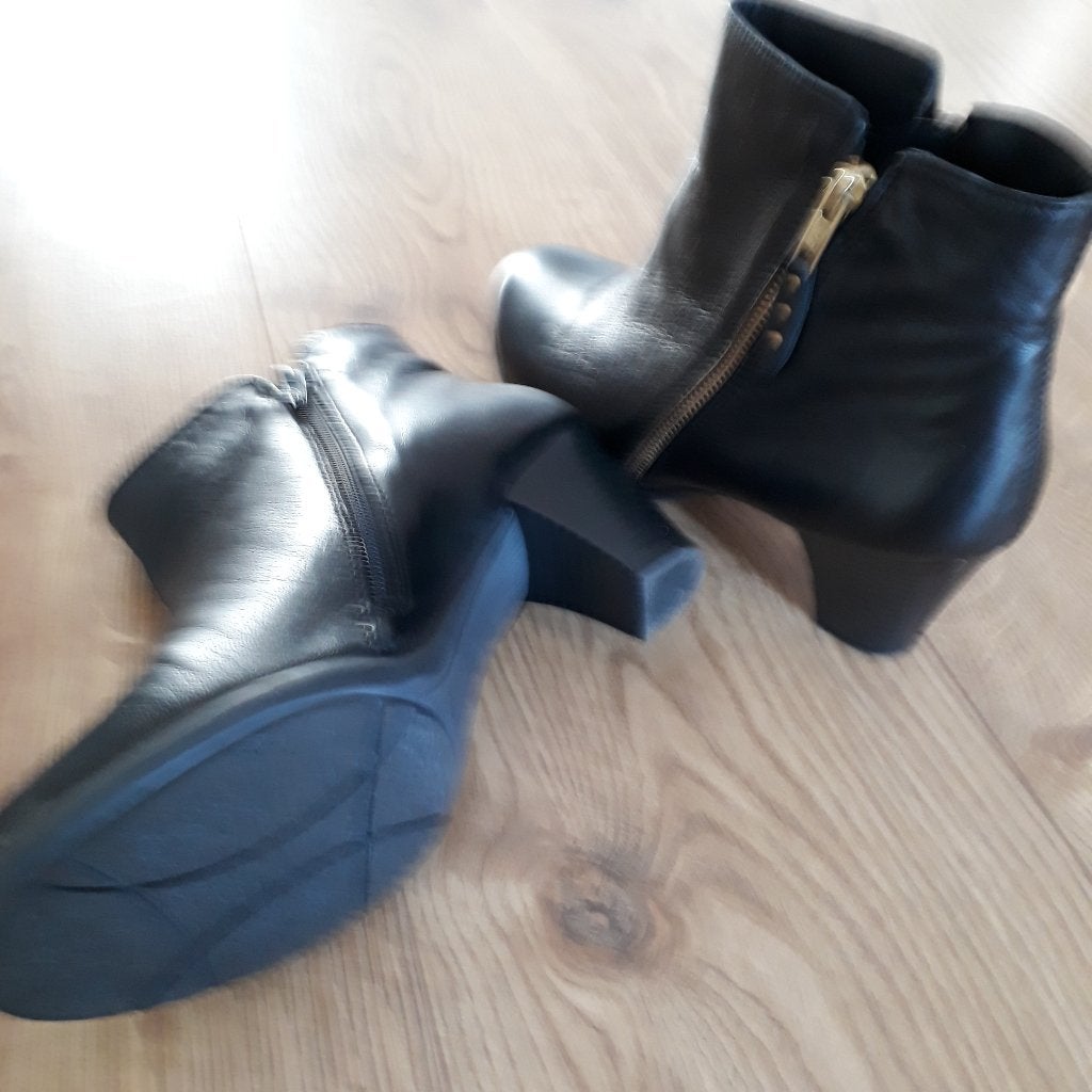 Laarsjes., Zwart, Lage of Enkellaarzen, Ophalen of Verzenden, Zo goed als nieuw