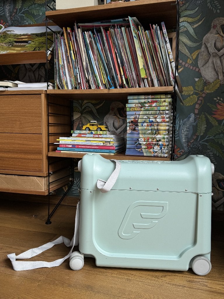 JetKids by Stokke zitkoffertje en vliegtuigbed, Kinderen en Baby's, Ophalen, Zo goed als nieuw
