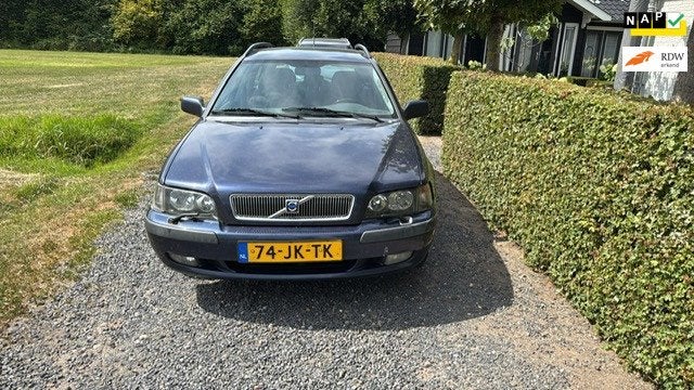 Volvo V40 1.8 16V 125pk Europa Eleg., Volvo Navi RadCd, Nw D, Auto's, Voorwielaandrijving, Gebruikt, Zwart, 4 cilinders
