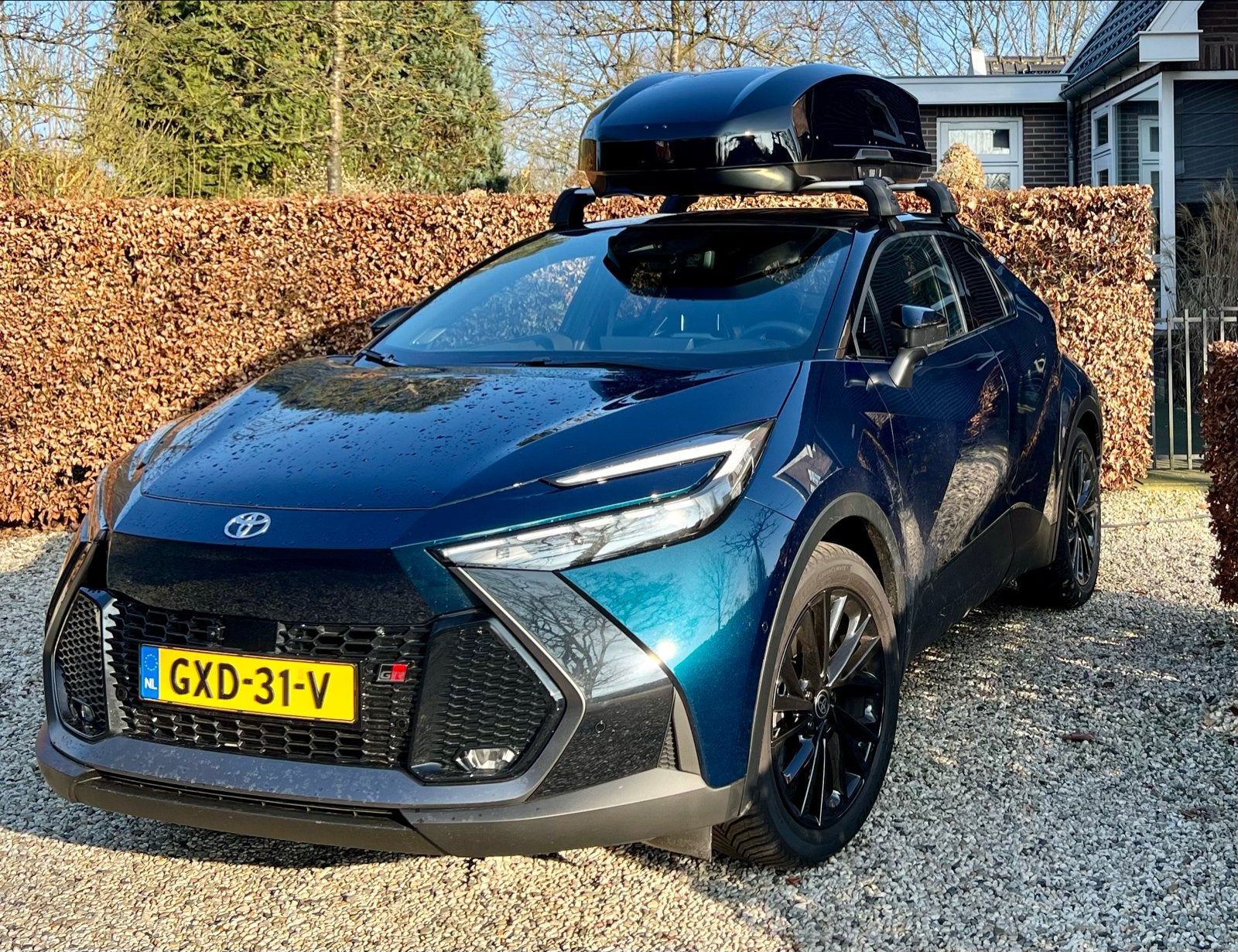 Dakkoffer Toyota (M) met dakkdragers voor  CHR 2024/heden, Auto diversen, Dakkoffers, Ophalen, Zo goed als nieuw