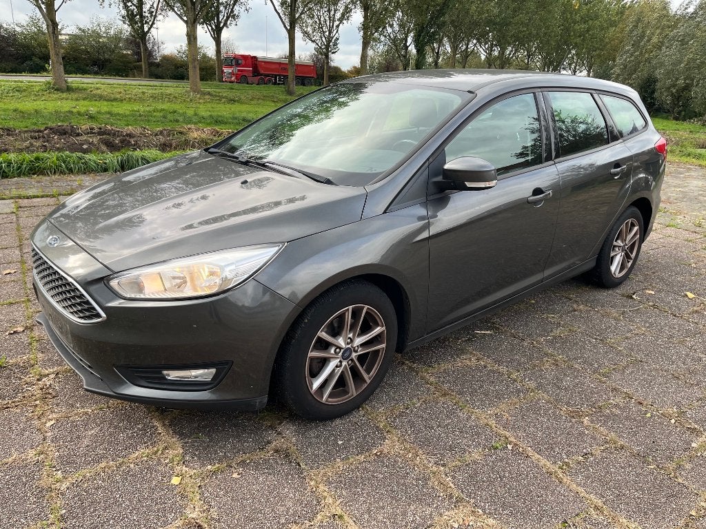 Ford Focus 1.0 Ecoboost Station, Dealer onderhouden, Stof, 4 cilinders, Bruin
