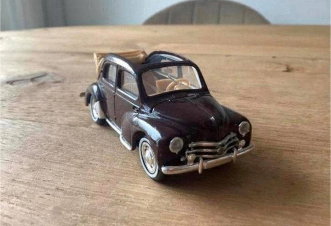 Solido Renault 4CV Cabriolet 1:43 – Made in France, Ophalen of Verzenden, Zo goed als nieuw, Auto, Solido