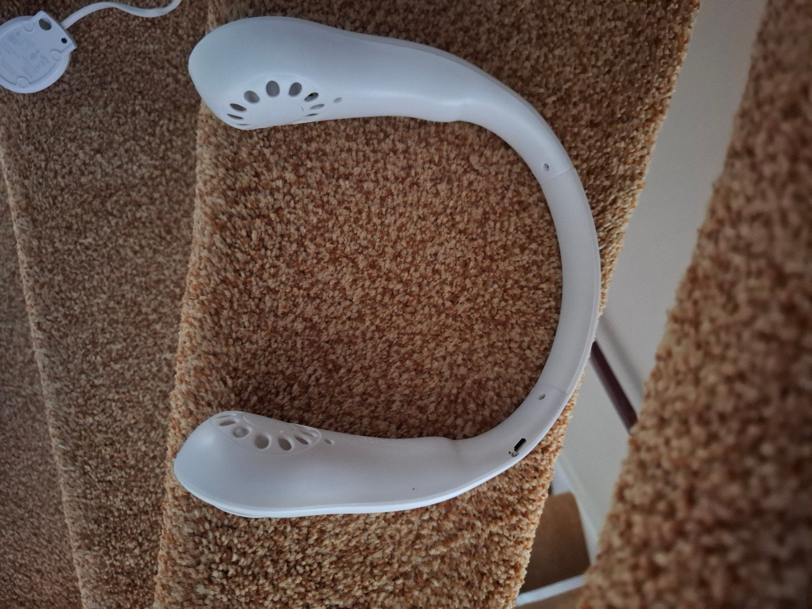 Oplaadbare Nekventilator - Draagbaar en Comfortabel, Ophalen of Verzenden, Zo goed als nieuw, Overige