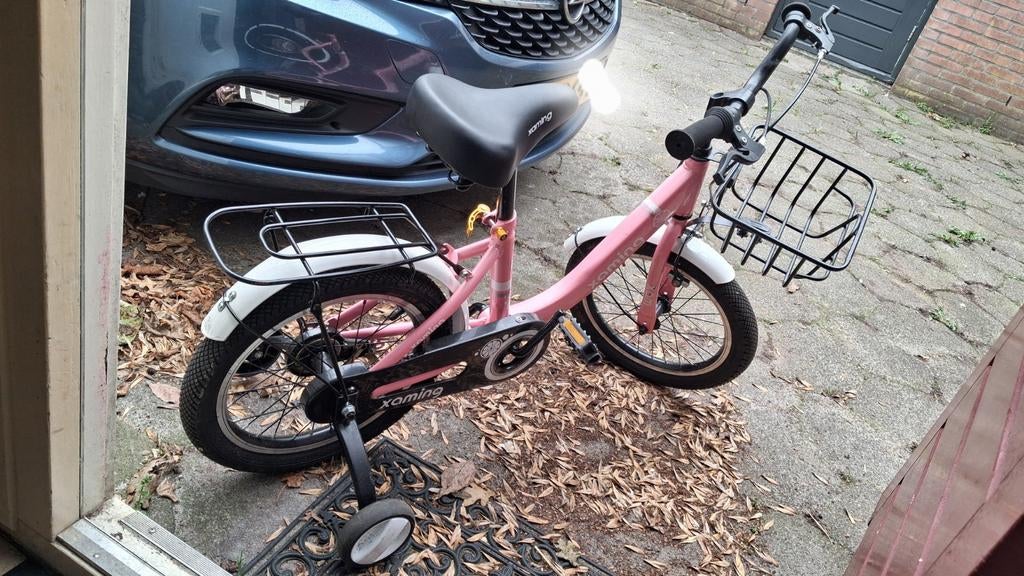 Roze kinderfiets met zijwieltjes en mandje, Ophalen, Zo goed als nieuw, 16 tot 20 inch, Zijwieltjes
