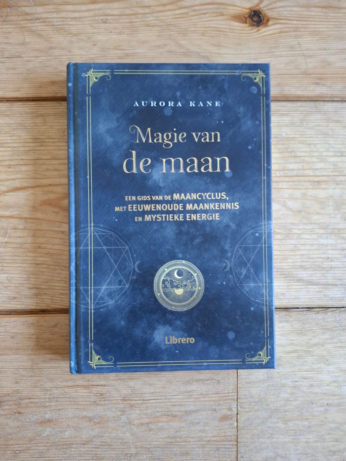 Aurora Kane - Magie van de maan, Boeken, Astrologie, Overige typen, Ophalen of Verzenden, Zo goed als nieuw